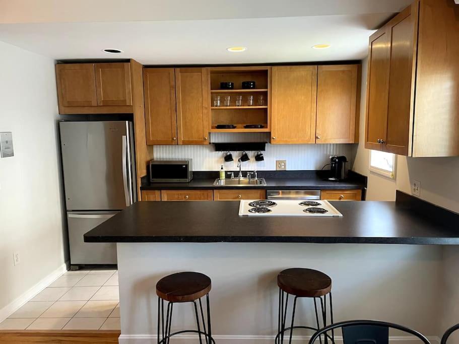 Lovely Two Bedroom Condo In South Boston Bagian luar foto