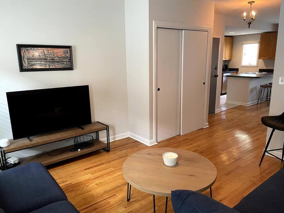 Lovely Two Bedroom Condo In South Boston Bagian luar foto