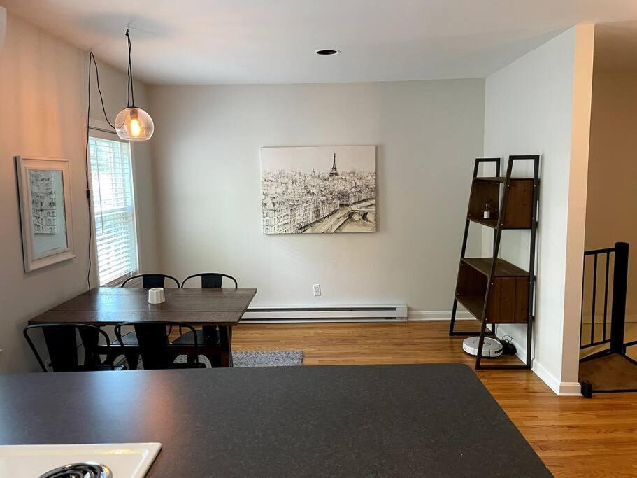 Lovely Two Bedroom Condo In South Boston Bagian luar foto