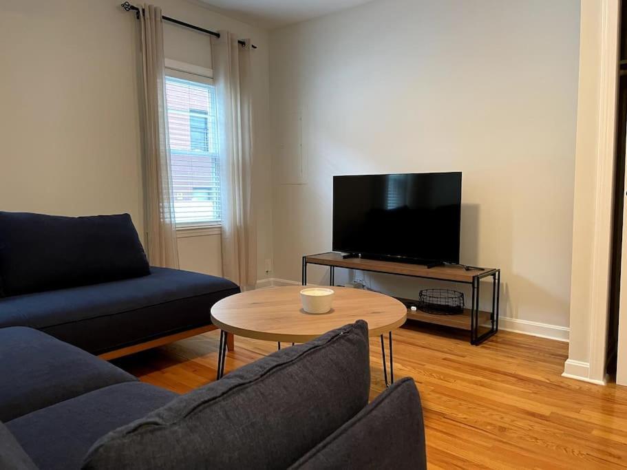 Lovely Two Bedroom Condo In South Boston Bagian luar foto